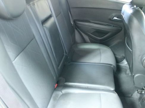 Used 2018 Chevrolet Trax LT w/ LT Convenience Package AWD/4WD image 11