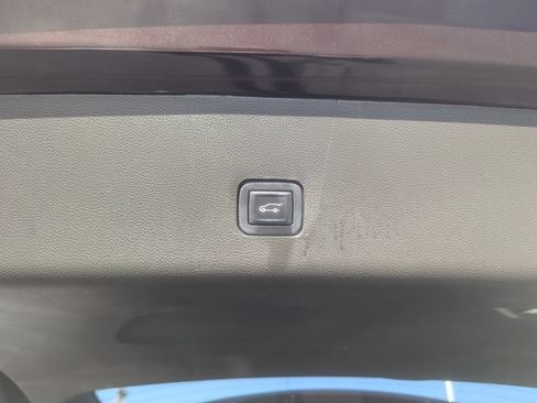 Used 2022 Chevrolet Traverse High Country AWD/4WD image 46