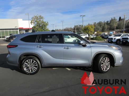 Certified 2022 Toyota Highlander Platinum image 3