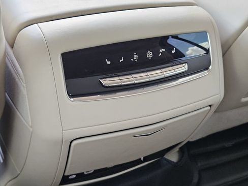 Used 2022 Cadillac Escalade Premium Luxury Platinum AWD/4WD image 19