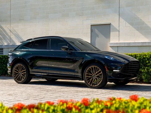 Used 2025 Aston Martin DBX 707 image 65