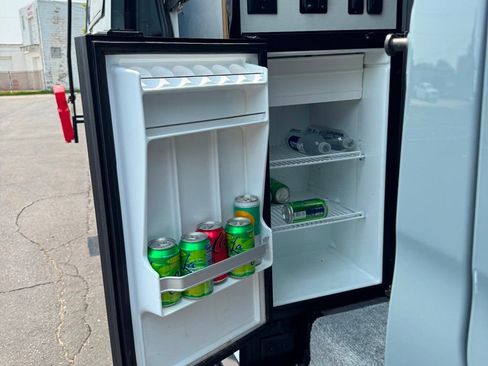 Used 2021 Mercedes-Benz Sprinter 2500 image 38