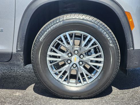 Used 2025 Chevrolet Traverse LT image 6