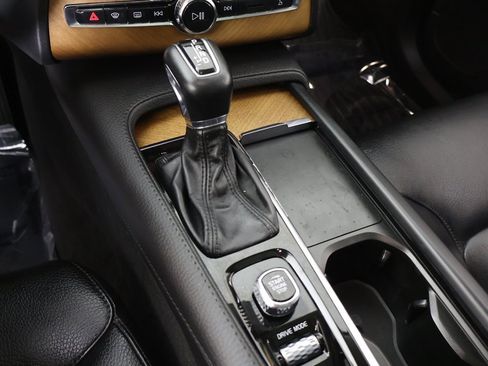 Used 2021 Volvo XC90 T6 Momentum w/ Climate Package image 58