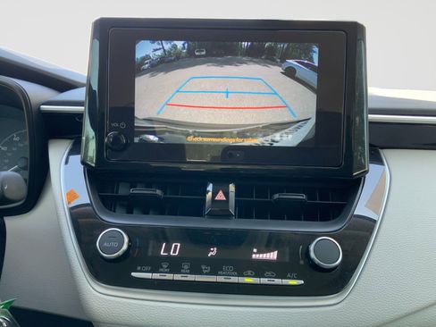 Used 2025 Toyota Corolla LE FWD image 21