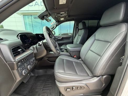 Used 2025 Chevrolet Tahoe Z71 w/ Z71 Off-Road Package AWD/4WD image 13