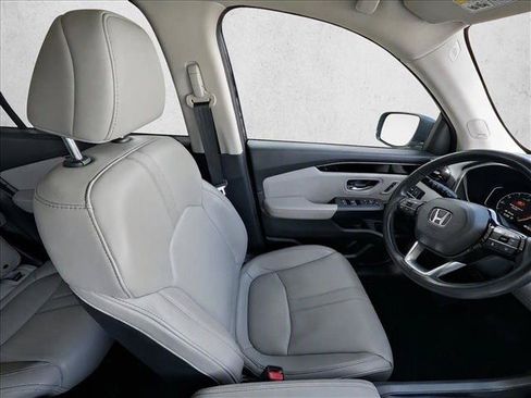 Used 2023 Honda Pilot Touring image 17