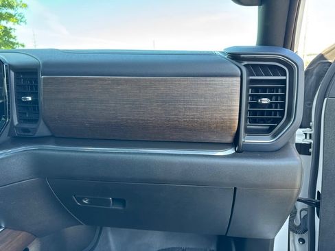 Used 2023 Chevrolet Silverado 1500 High Country w/ High Country Premium Package AWD/4WD image 18