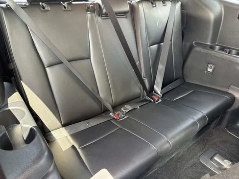 Used 2021 Toyota Highlander XLE AWD/4WD image 28