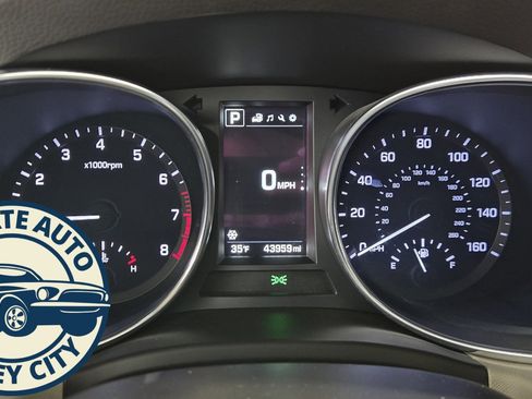 Used 2017 Hyundai Santa Fe Sport 2.0T image 10