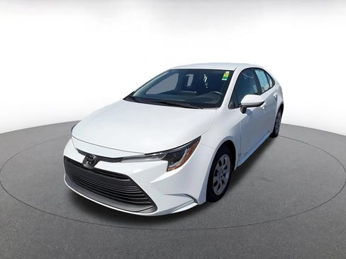 Used 2025 Toyota Corolla LE FWD image 7