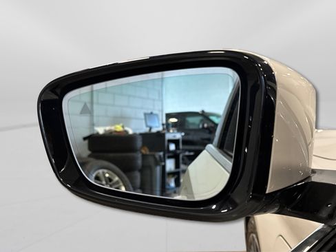 Used 2023 BMW 530e xDrive AWD/4WD image 14