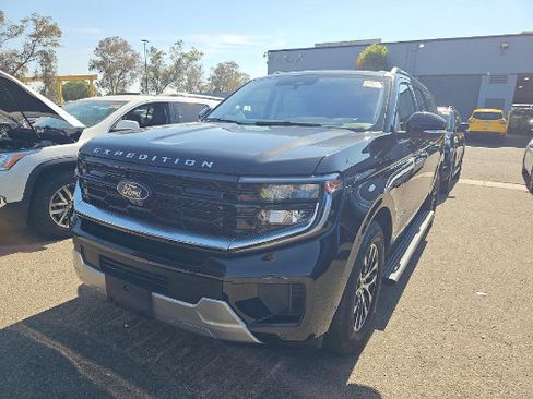 Used 2025 Ford Expedition Max Platinum AWD/4WD image 1