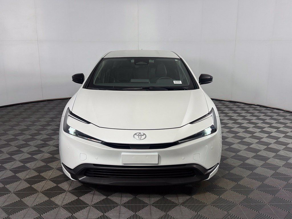 Used 2025 Toyota Prius LE FWD image 3