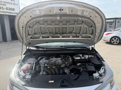 Used 2021 Toyota Corolla LE FWD image 31