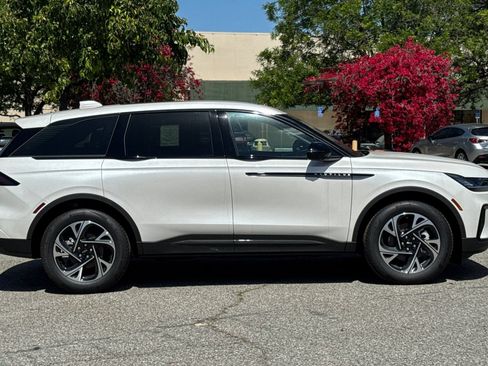 New 2026 Lincoln Nautilus Premier w/ Equipment Group 102A AWD/4WD image 3