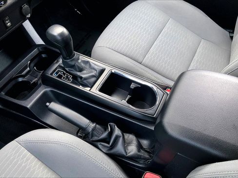 Used 2019 Toyota Tacoma SR AWD/4WD image 17