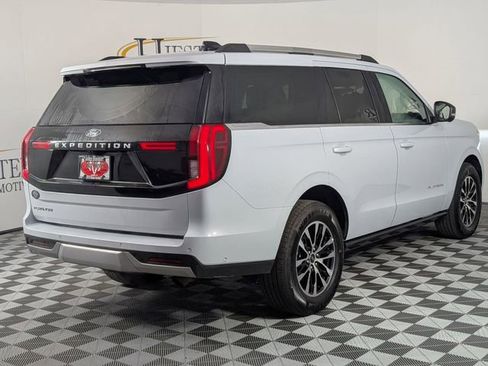 Used 2025 Ford Expedition Platinum AWD/4WD image 7