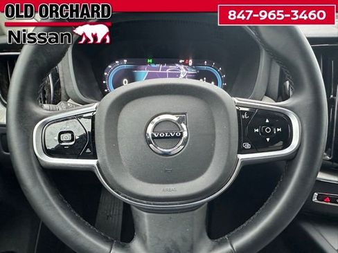 Used 2025 Volvo XC60 B5 Plus image 23