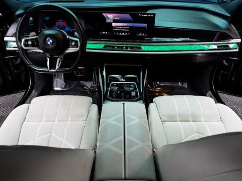 Used 2025 BMW 740i w/ Premium Package image 40