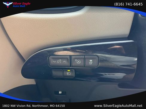 Used 2017 Toyota Prius Two w/ Prius Two Safety Plus Package FWD image 12