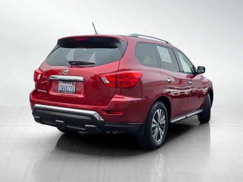 Used 2017 Nissan Pathfinder S image 4