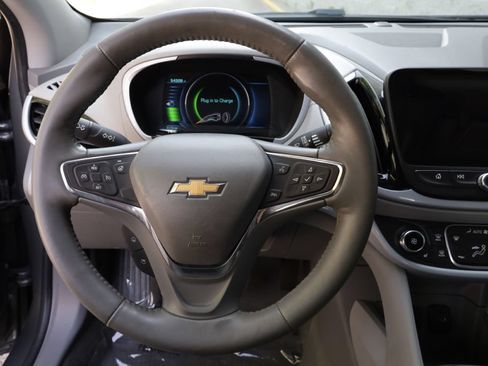 Used 2017 Chevrolet Volt LT w/ Comfort Package FWD image 21