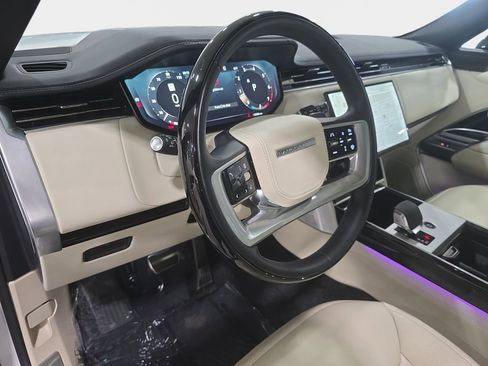 Used 2025 Land Rover Range Rover SE AWD/4WD image 25
