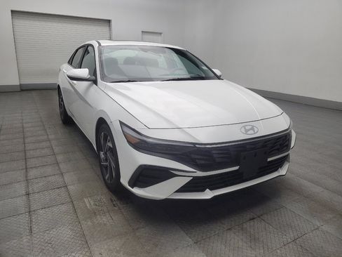 Used 2025 Hyundai Elantra SEL FWD image 13