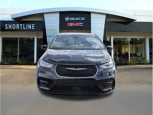 Used 2025 Chrysler Pacifica Select FWD image 10