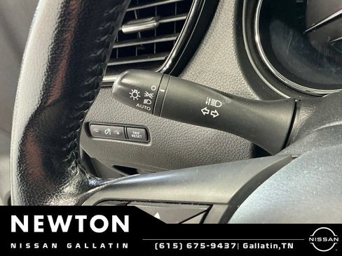 Used 2020 Nissan Rogue SV FWD image 32