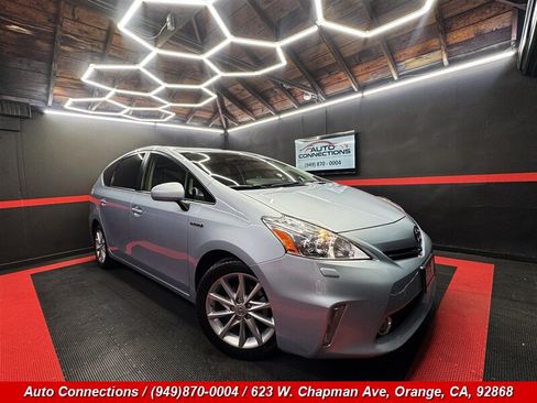 Used 2014 Toyota Prius V Five FWD image 1