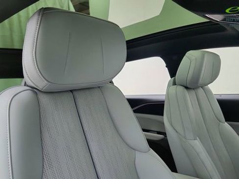Used 2024 Cadillac Lyriq Luxury RWD image 24