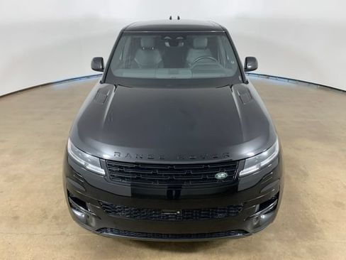 Used 2025 Land Rover Range Rover Sport SE AWD/4WD image 4