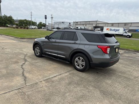 Used 2022 Ford Explorer XLT image 10