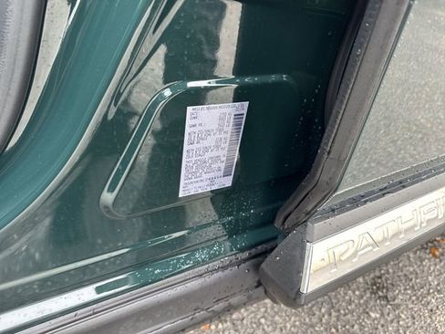 Used 2024 Nissan Pathfinder Platinum image 37