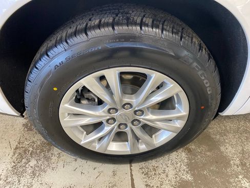 Used 2024 Cadillac XT6 Luxury w/ LPO, Floor Liner Package AWD/4WD image 12