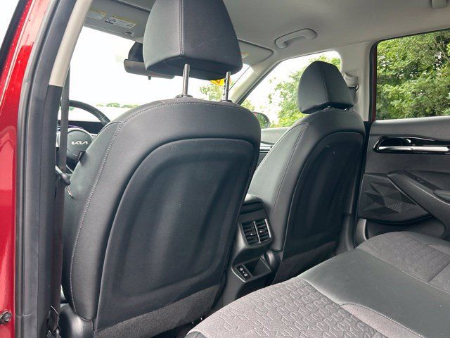 Used 2025 Kia Seltos S AWD/4WD image 36