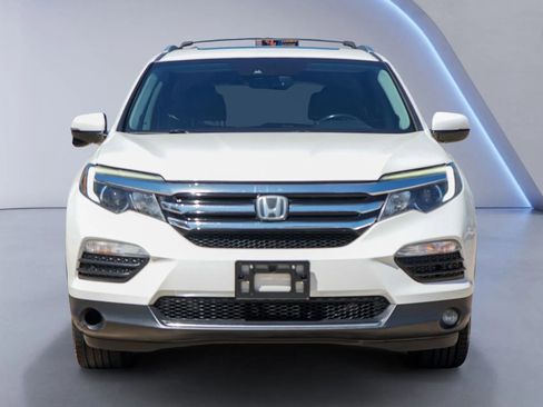 Used 2017 Honda Pilot Touring image 2