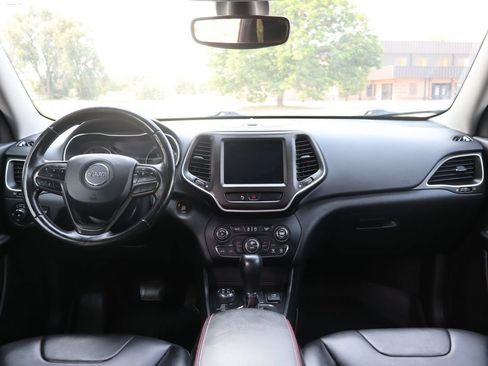 Used 2020 Jeep Cherokee Trailhawk w/ Cold Weather Group AWD/4WD image 16