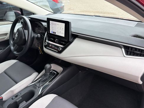 Used 2025 Toyota Corolla LE FWD image 14