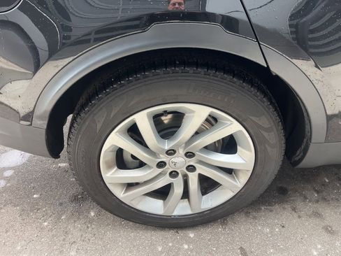 Certified 2019 Land Rover Discovery HSE image 11