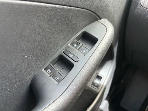 Used 2015 Volkswagen Jetta SE FWD image 11