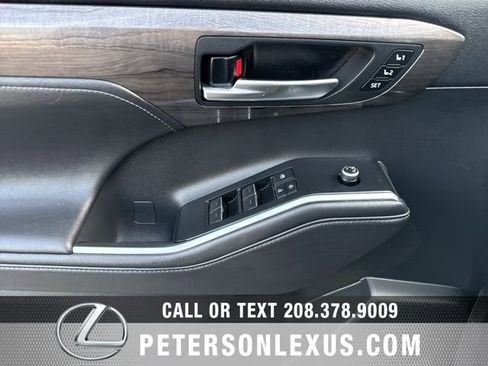 Used 2020 Toyota Highlander Limited image 23