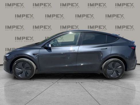 Used 2026 Tesla Model Y Long Range RWD image 2