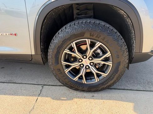 Used 2024 GMC Acadia AT4 w/ Luxury Package AWD/4WD image 8