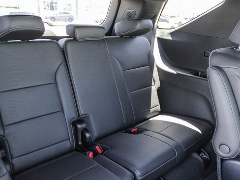 New 2026 Chevrolet Traverse LT w/ LPO, Floor Liner Package FWD image 16