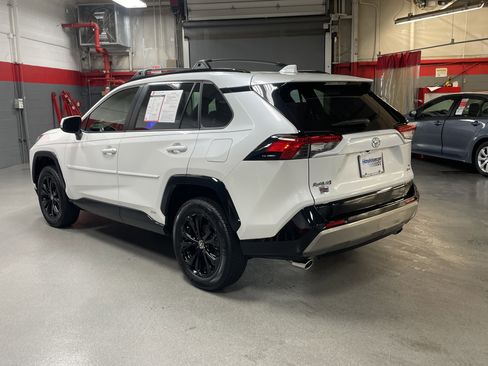 Used 2025 Toyota RAV4 SE image 8