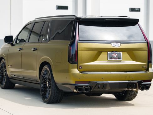 Used 2024 Cadillac Escalade ESV V w/ LPO, Floor Liner Package AWD/4WD image 32