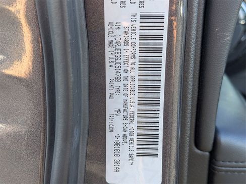 Used 2018 Jeep Grand Cherokee Limited image 24